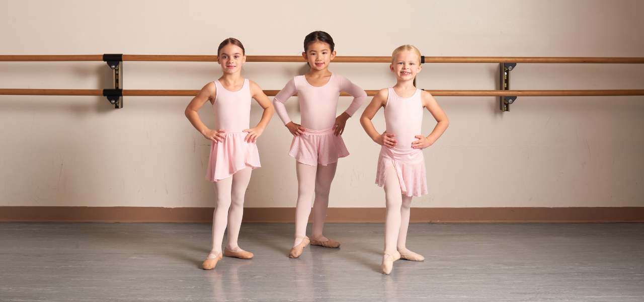 Dancers tendu and point in pre-ballet